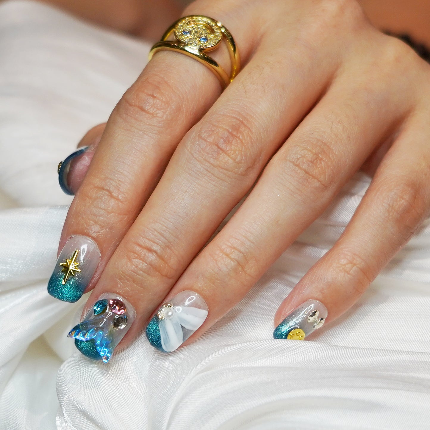 Crystal blue Mermaid Oceanic shells and stars ombre blue white beach nails