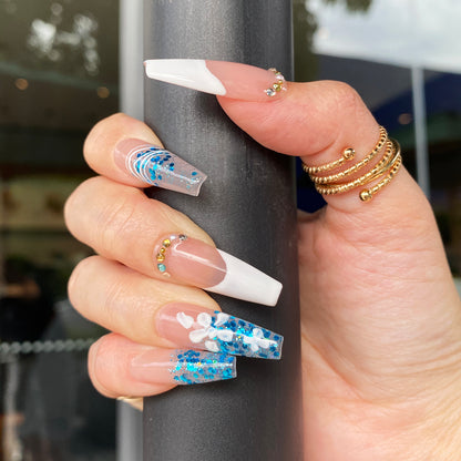 Hnad-painted Aqua ocean and white beach nails cool down in summer