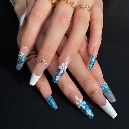 Hnad-painted Aqua ocean and white beach nails cool down in summer