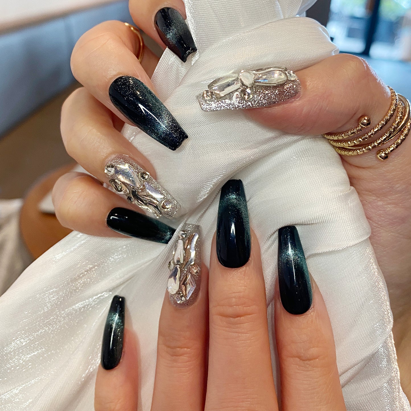 Queen's Starry night black-green elegant Cat eye nails with bling diamond Luxury rhinestones