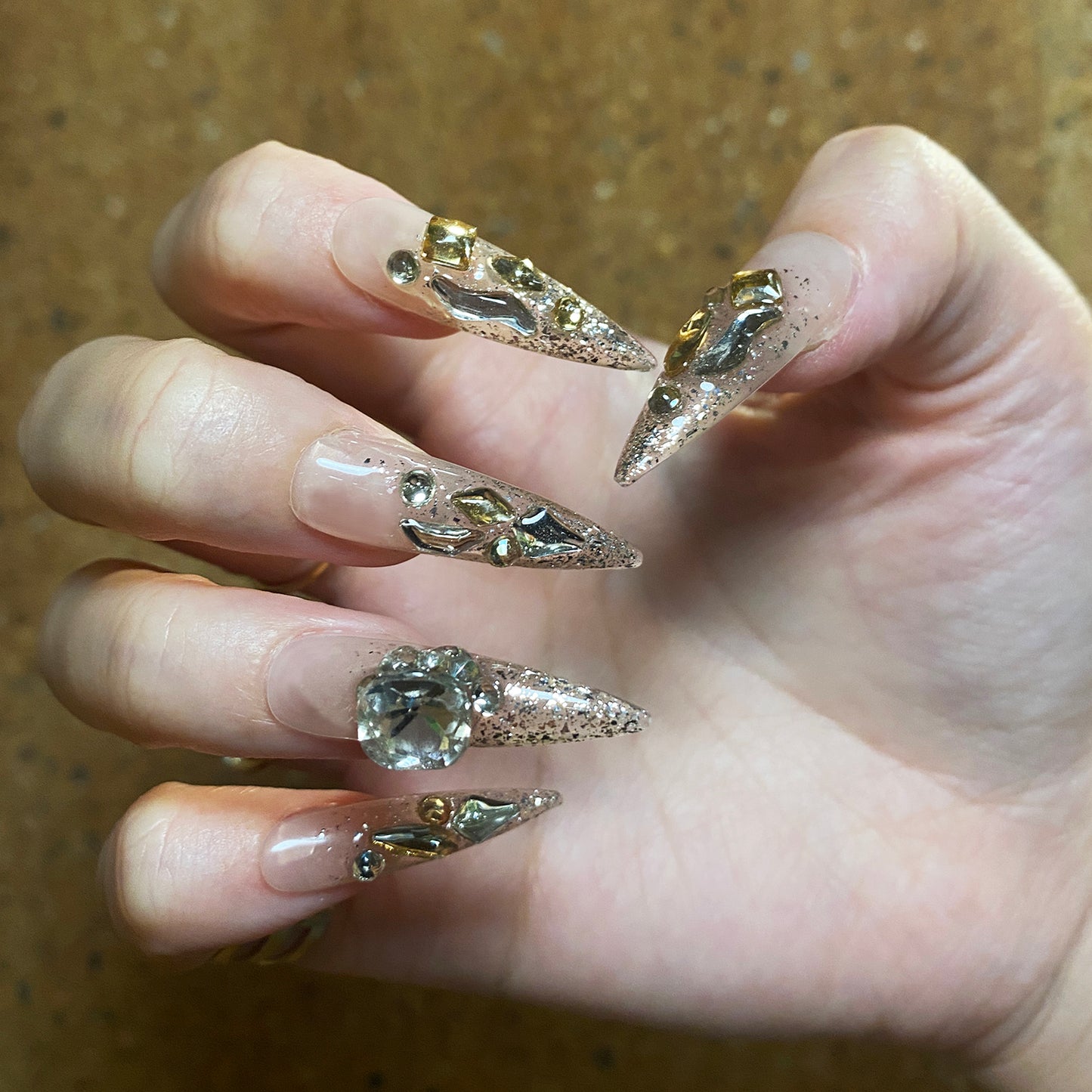 vintage girl Shiny edge sparkly fake diamond gold matte manicure