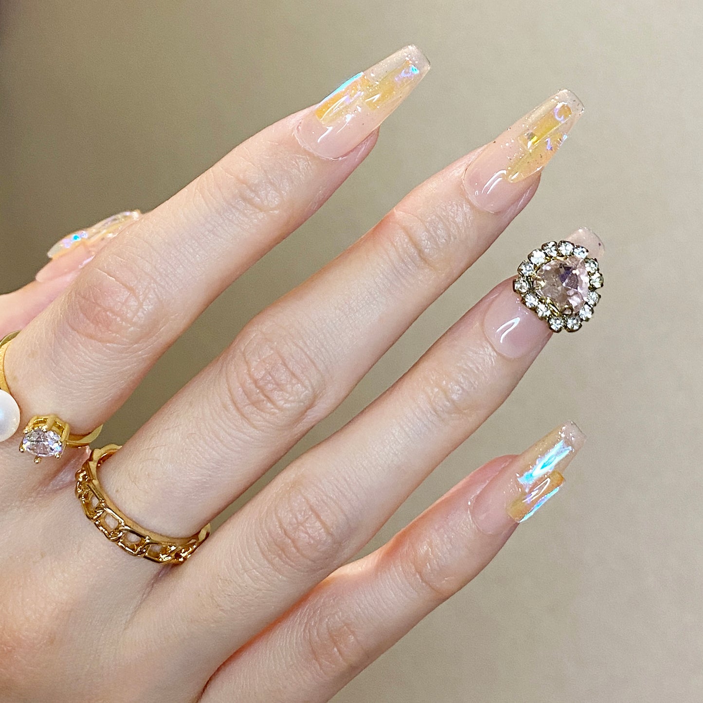 LONG CERCUEIL NUDE STRASS PRESSE À LA MAIN SUR LES ONGLES