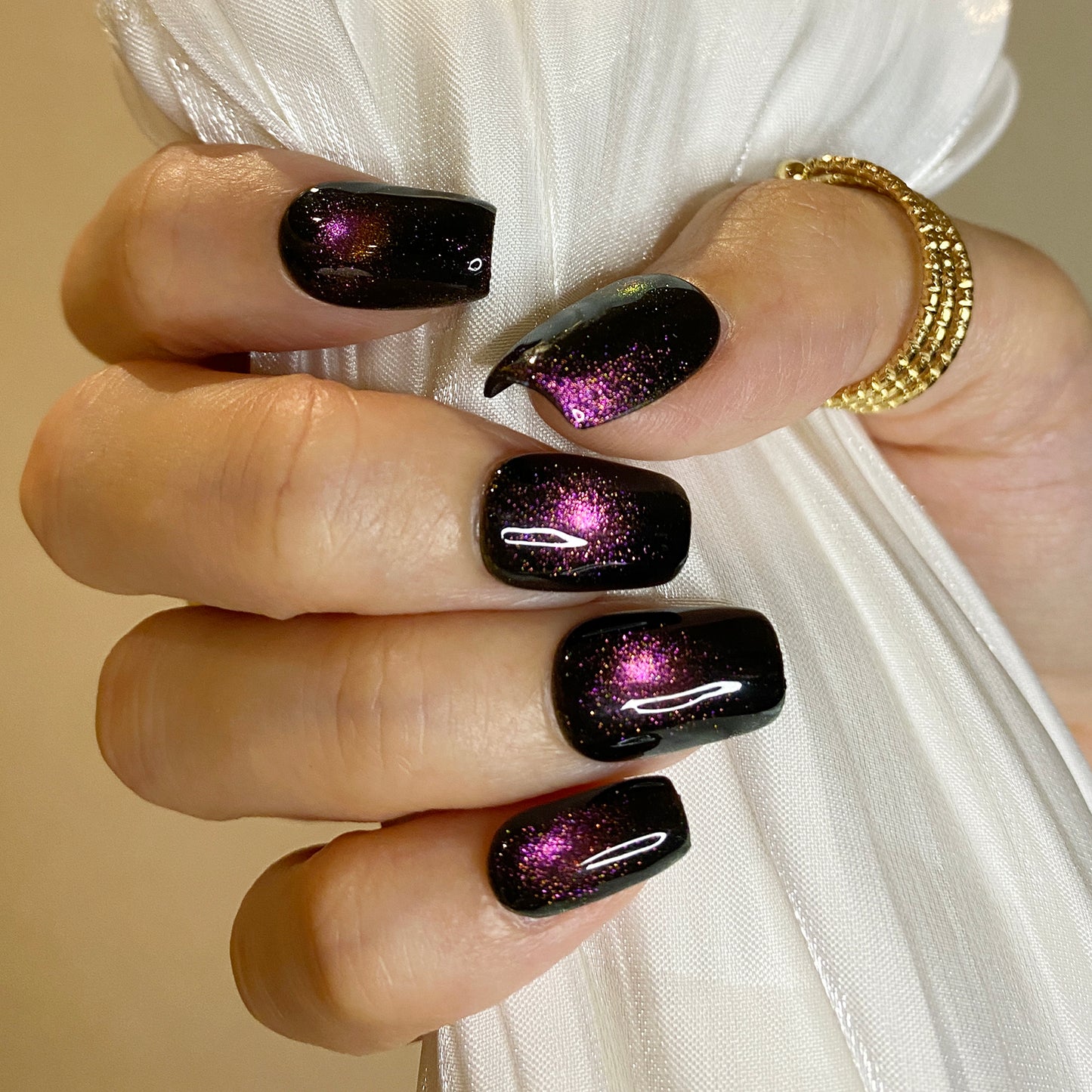 Cat eye fireworks in dark black purple-pink shiny nails