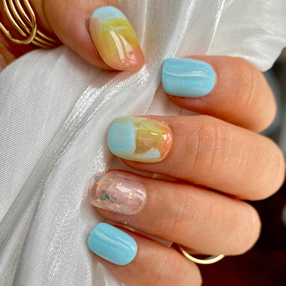 Rainbow manicure handMONA-painted sky manicure nail art